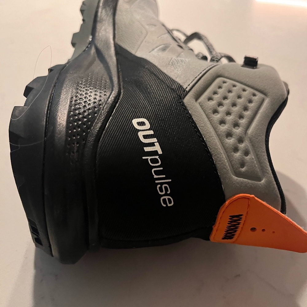 Salomon Mid Gore-Tex Hiking Boot
